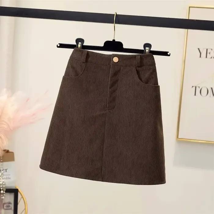 Mini jupe trapèze en velours côtelé noir