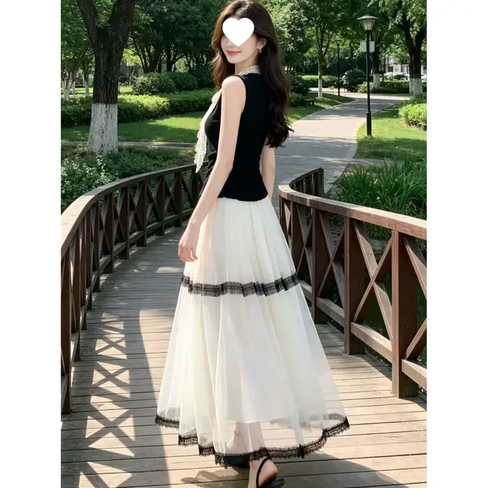 Ensemble élégant jupe longue en maille noire et haut sans manches – Tendance estivale