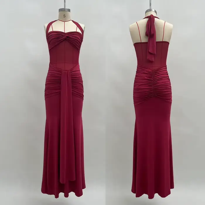 Robe de soirée bordeaux élégante pour femme