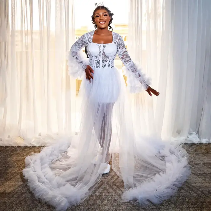 Robe de Mariée à Volants en Dentelle