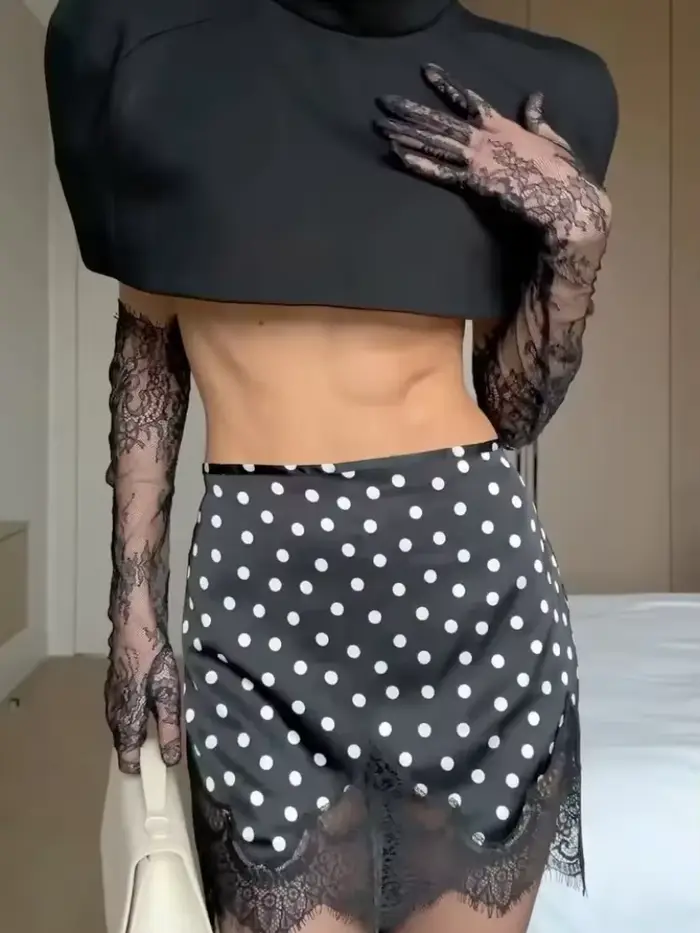 Femmes élégantes dentelle Patchwork à pois Mini jupe Sexy taille haute Satin mince bas court 2026 printemps dame jupes de rue quotidiennes