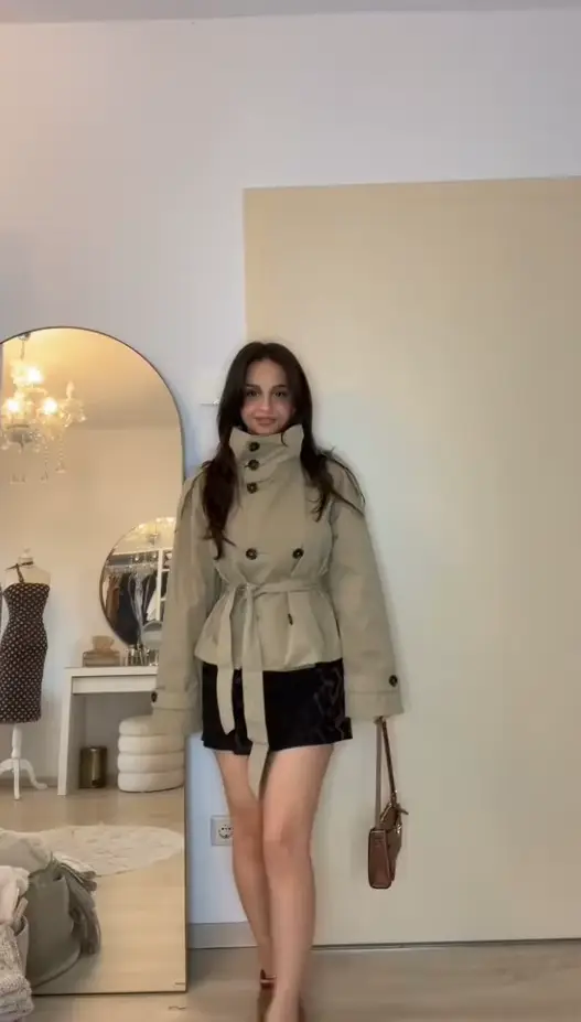 Trench court à taille ceinturée pour femme, col roulé, double boutonnage, style streetwear, veste polyester pour automne hiver