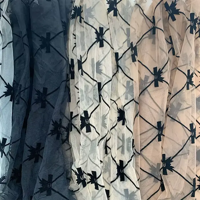 Lolita – tissu en dentelle avec nœud noir