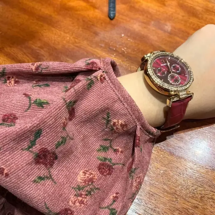 Robe à fleurs en velours côtelé